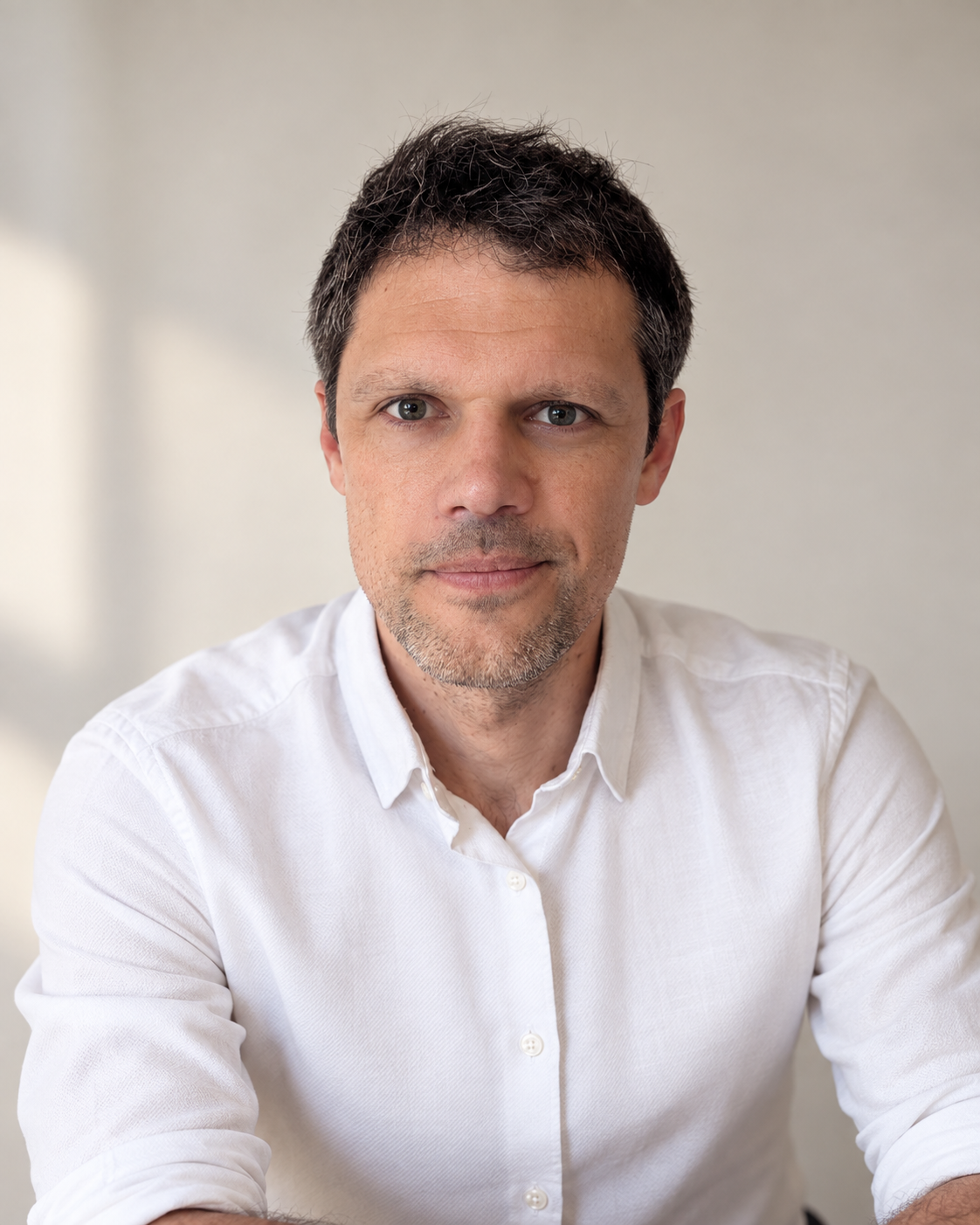 Portrait of Santiago Fabbri, founder of Thinking Session